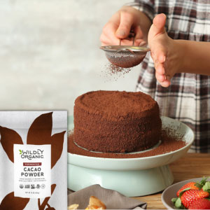 Sifting cacao powder onto cake